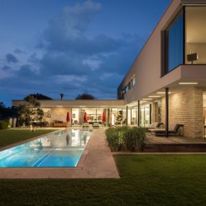 Außenpool – Design Ferienhaus Bauhausvilla Kärnten, Spittal/Millstätter See