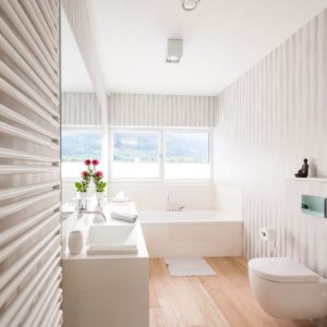 Badezimmer – Design Ferienhaus Bauhausvilla Kärnten, Spittal/Millstätter See