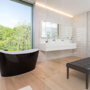 Badezimmer – Design Ferienhaus Bauhausvilla Kärnten, Spittal/Millstätter See