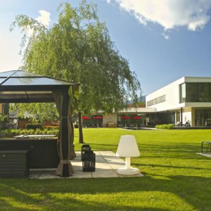 Garten – Design Ferienhaus Bauhausvilla Kärnten, Spittal/Millstätter See