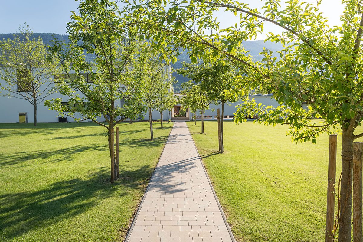 Garten - Design Ferienhaus Bauhausvilla Kärnten, Spittal/Millstätter See