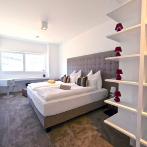 Schlafzimmer – Design Ferienhaus Bauhausvilla Kärnten, Spittal/Millstätter See